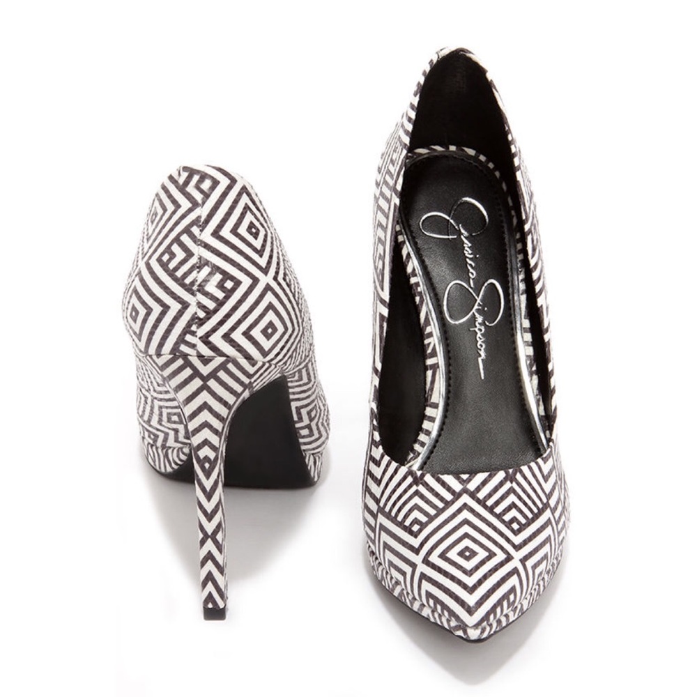 Jessica Simpson Brynn White/Black Platform Pumps